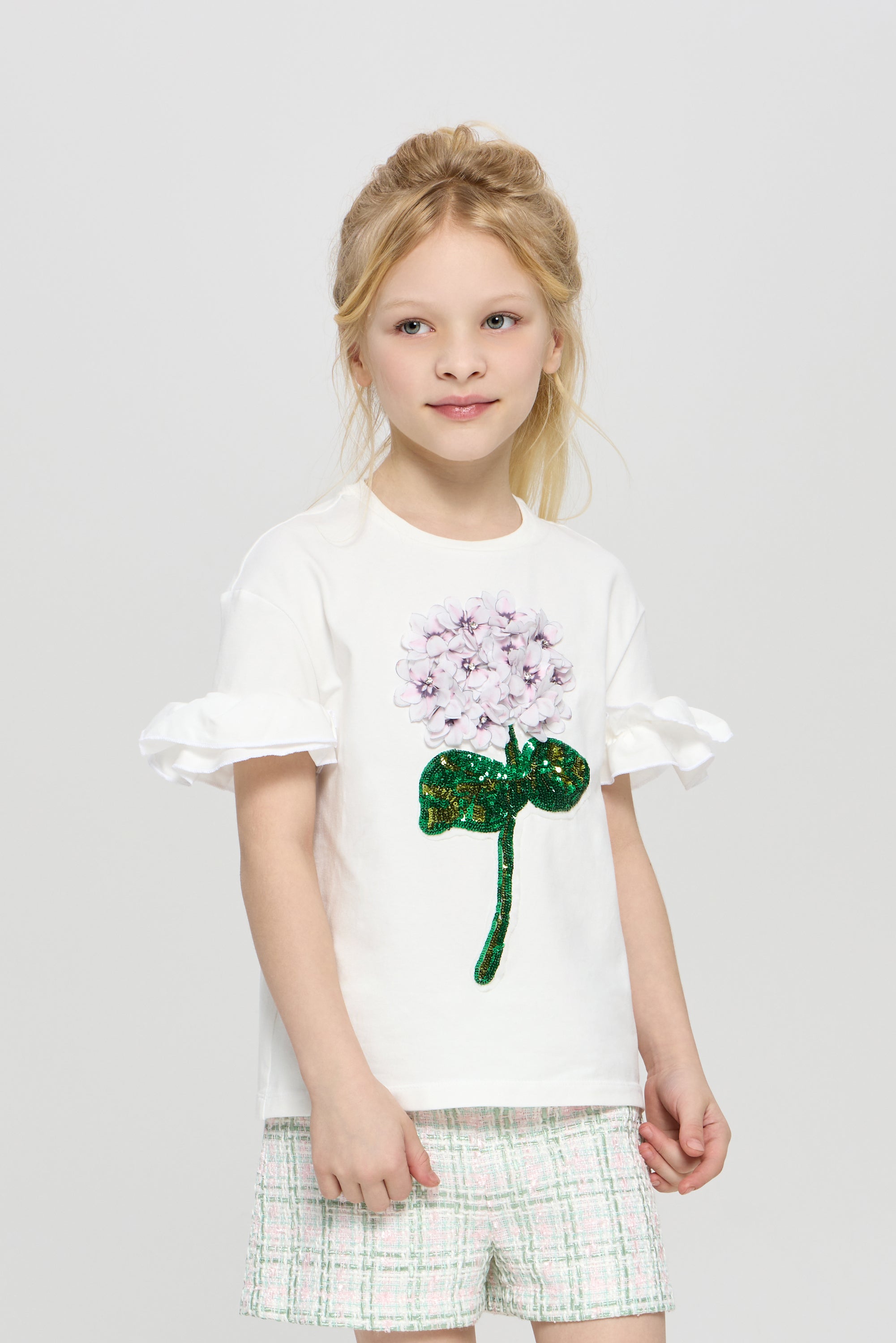 T-shirt with flower application