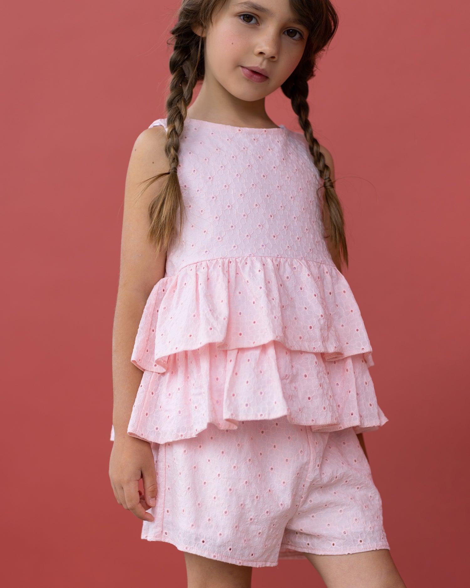 Καλοκαιρινό ροζ σετ με βολάν και κεντήματα