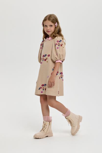 Dress with a collar and embroidery