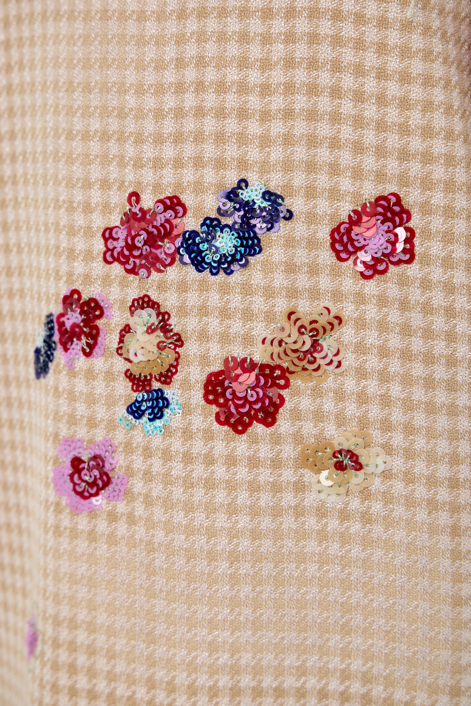 Dress with a collar and embroidery