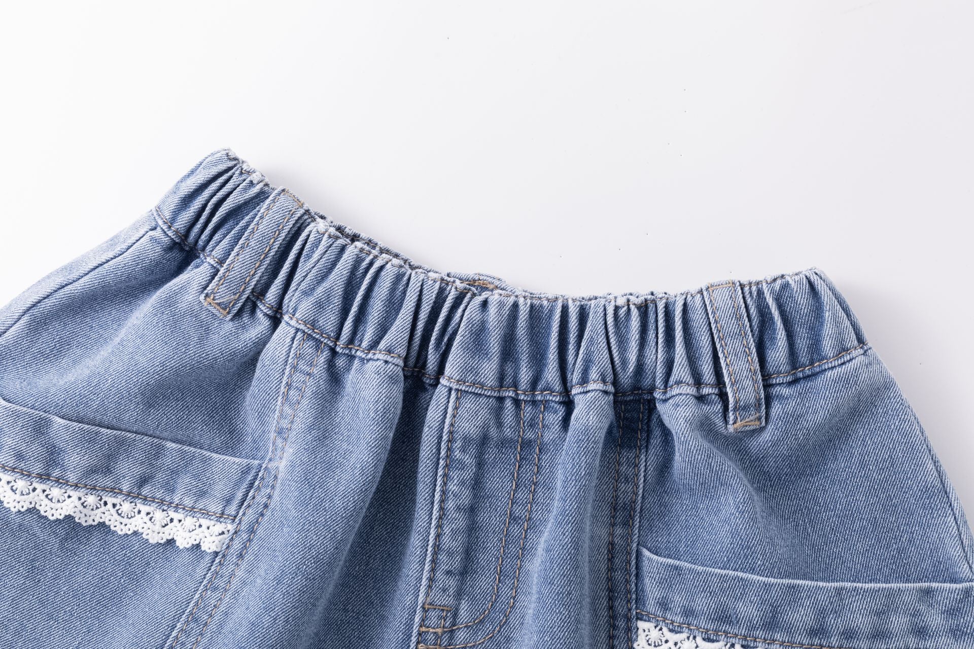 Jeans shorts with laces