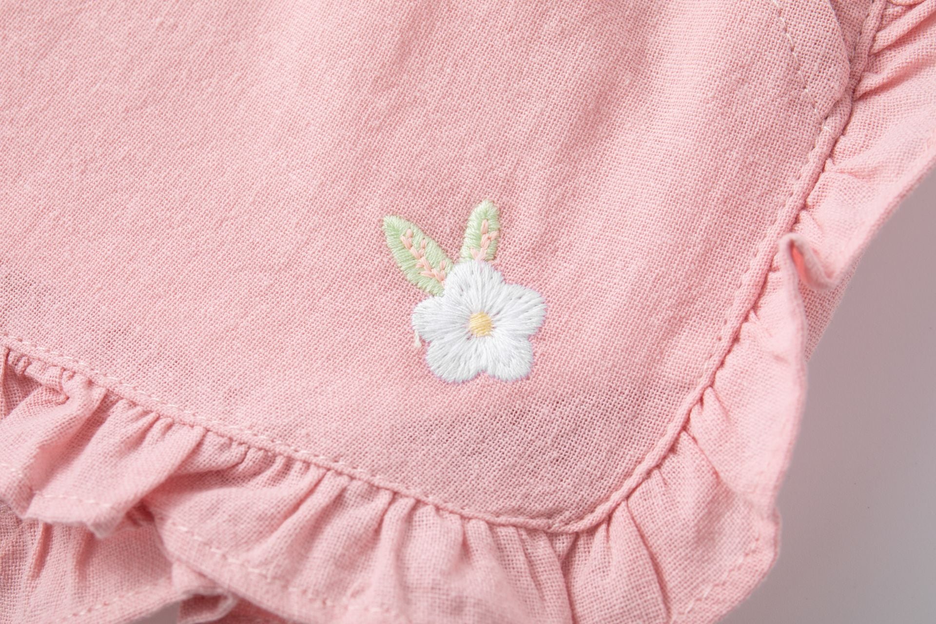 Pink cotton shorts with ruffles